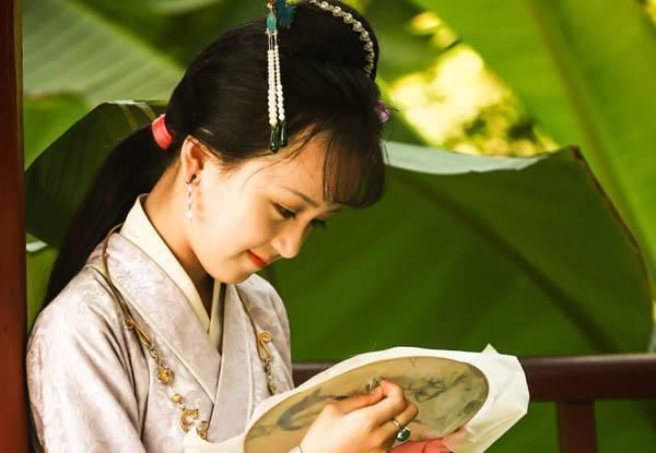 住所&薛宝钗的住所为何叫蘅芜苑?看懂这三层意思,才知作者骂她有多狠