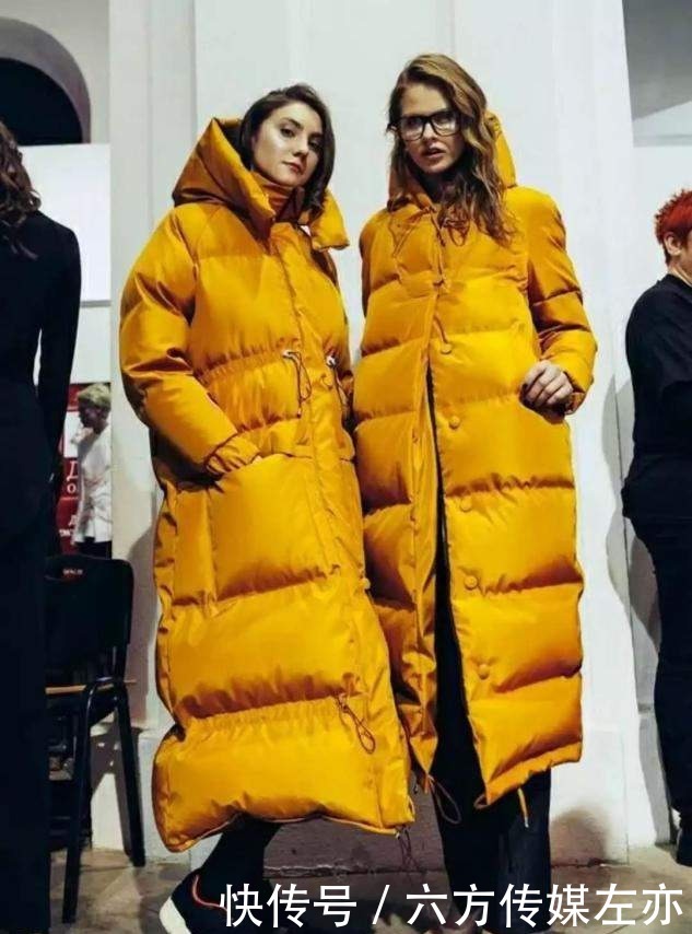 颜色融合感|女人买羽绒服,就选这3个颜色,显白显年轻,明年穿都不过时
