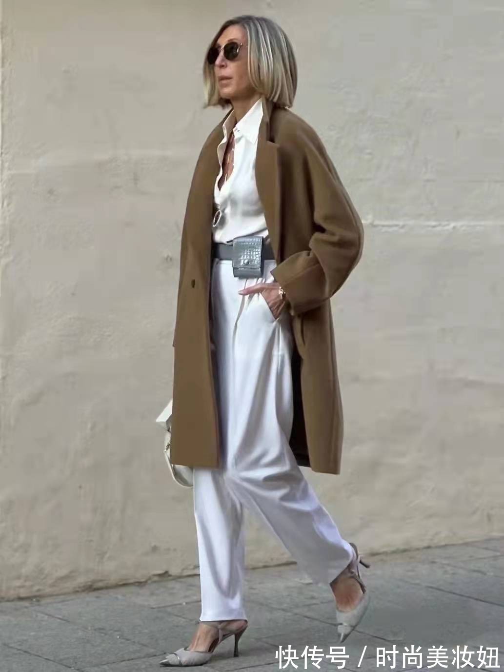 气质 这才是“教科书般”的气质穿搭,50岁也穿得高级体面,美翻了