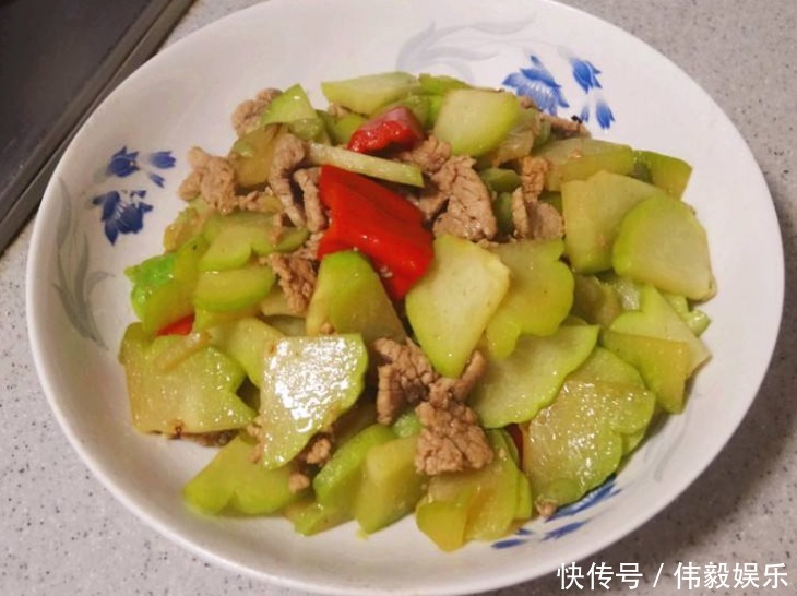 冬季养生,不妨多给家人吃此菜,补钙质,提高智力,肌肤更细腻