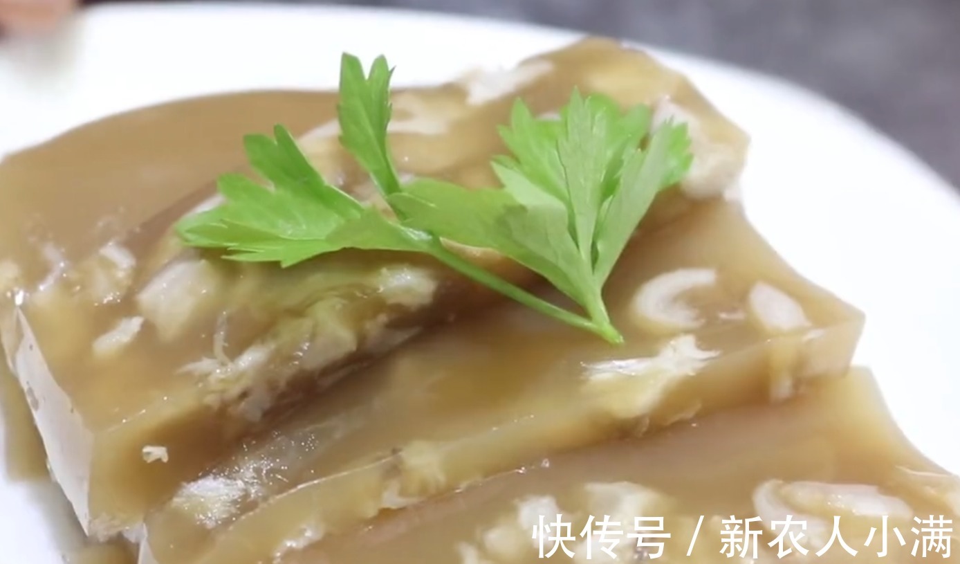 为什么我们自己熬的皮冻总是不透亮，没有韧道呢？这些小技巧不能忽略