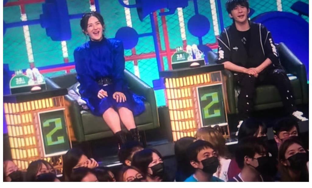 王校長|王思聰“王校長”在觀眾席現(xiàn)場觀看《脫口秀大會》決賽，被眼尖者發(fā)現(xiàn)