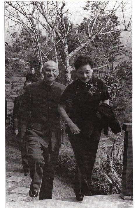 孤独|蒋介石与前妻陈洁如:老蒋晚年致歉,陈洁如孤独离世