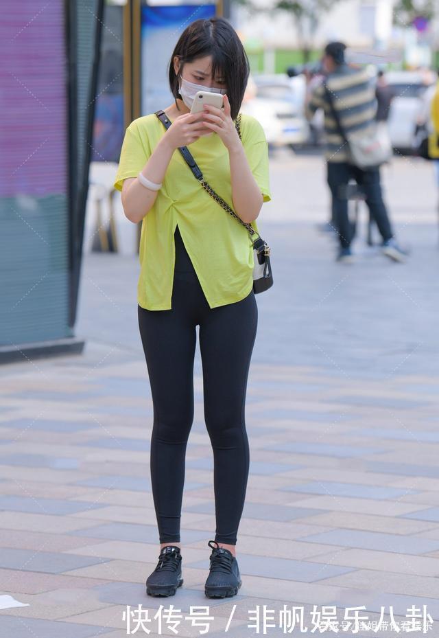 打底裤的搭配带来自在舒适的穿着感,尽显十足淑女气息