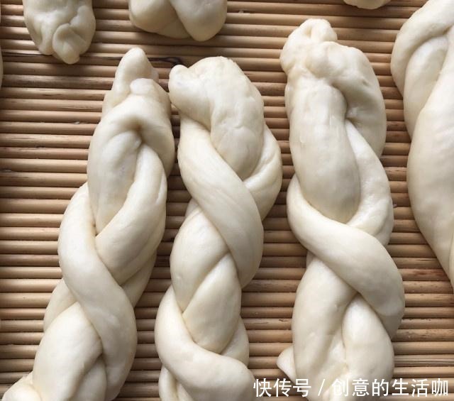 炸麻花不用买，在家自己做，咬一口嘎嘣香脆，做法超简单