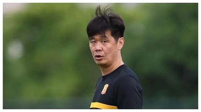 喜讯|凌晨0点!中国足球传喜讯:李霄鹏做出英明决定,球迷齐声点赞
