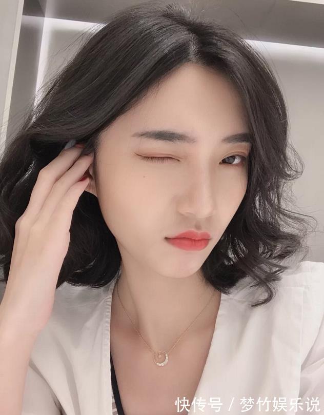 减龄|40岁的女人,别烫“大妈卷”,今年流行“波浪短发”,更减龄