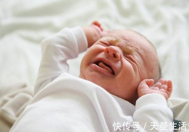动作|宝宝睡觉时的4种动作,暗示了大脑发育程度,全都占了的恭喜了
