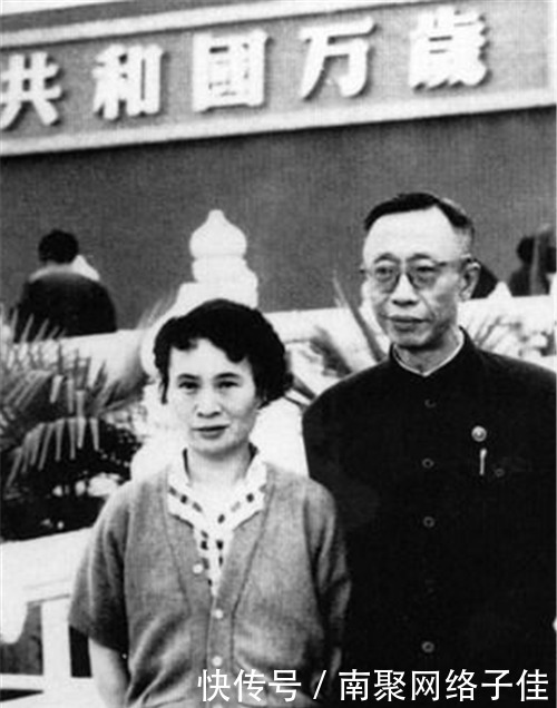 冷一笑|溥仪买票游故宫,看见专家介绍一花瓶,他冷冷一笑:那是皇上夜壶