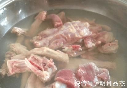 一鸽胜三鸡,鸽子要常吃,学会这样炖汤,肉质鲜嫩,营养不流失!