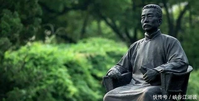 仰慕过丰碑并从丰碑下走过的少年,差不了,中学生不能不读鲁迅