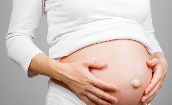 孕妈|女人怀孕几个月显怀才正常？若早于这个时间，孕妈要重视起来