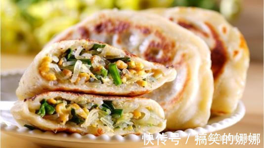爱吃韭菜的收藏了,韭菜盒子皮薄馅大,外酥里嫩做法也很简单