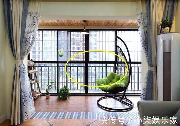 客厅|买房时，阳台在客厅还是卧室更好我家当初不在意，入住才知坑