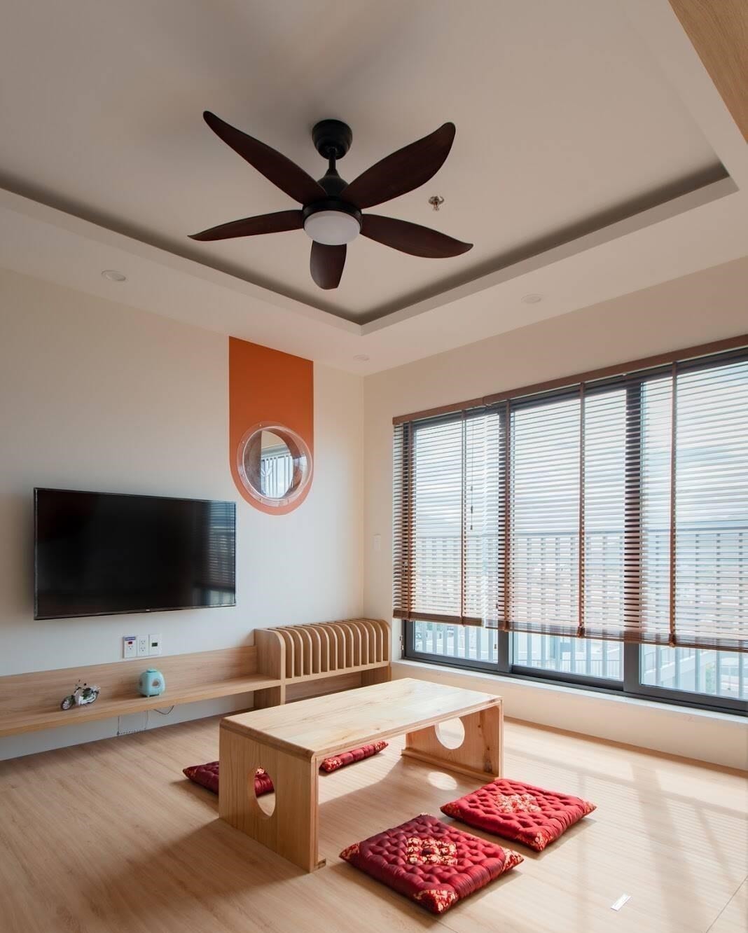 上下铺|78㎡“去客厅化”,扔掉沙发靠墙打5cm高地台,一家5口越住越宽敞