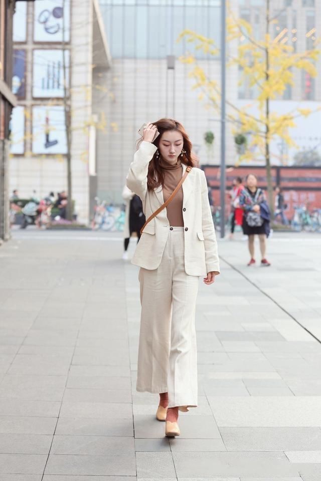 精美时尚显得十分优雅大气，简约又休闲穿出婉约的淑女味