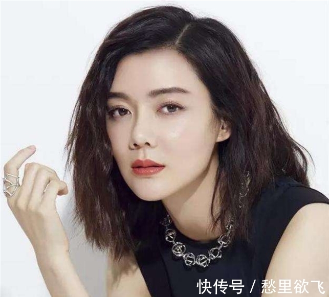 优雅|女人过了35岁,剪短发减龄还不够,烫这几款发型更显优雅年轻