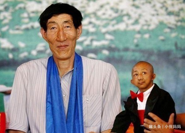 鲍喜顺|中国第一巨人鲍喜顺不听医生劝告,执意生下一子,一家现状如何