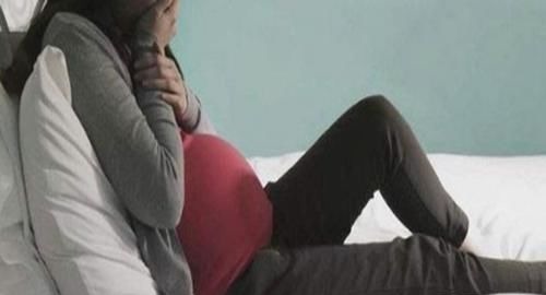 老公|得知老婆生了女儿,产房外爸爸的反应引人注目,网友:太真实了