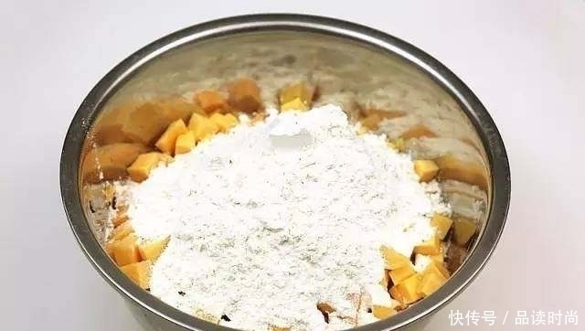 红薯别再烤着吃了,简单做个红薯饼,外酥里嫩,既是零食也是早餐