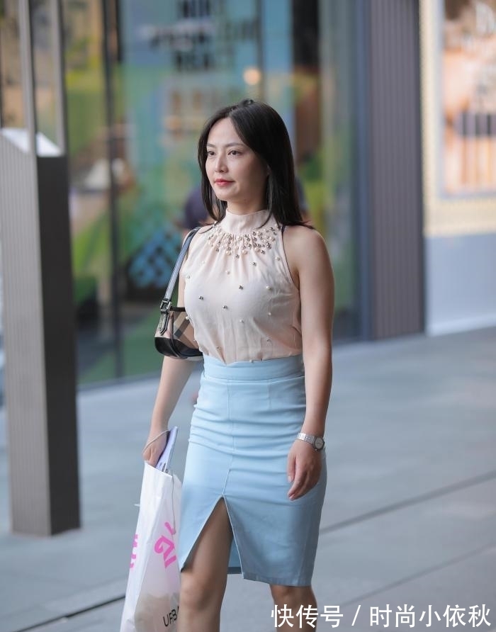 及膝裙 珍珠雪纺上衣搭配及膝裙,优雅气质尽显