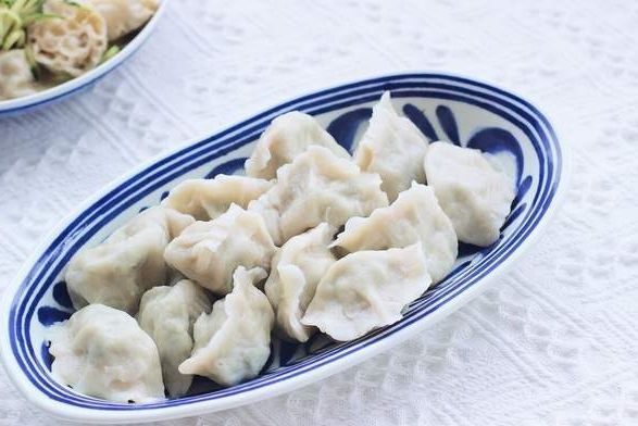 这菜是冬天里的一绝，包饺子鲜嫩不涩，清香四溢，错过等来年了