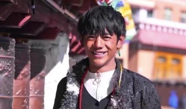 丁真所在國企拒絕他參加選秀和綜藝，他的爆紅是偶像文化的反噬