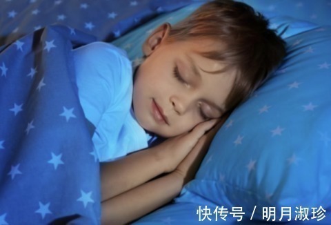 发育|孩子睡觉有两个黄金时间段，对大脑发育有好处，还能促进身高发育