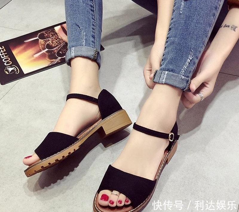 让女人溺爱上瘾的鱼嘴网纱凉鞋,妈妈穿上显高贵有名媛的气质