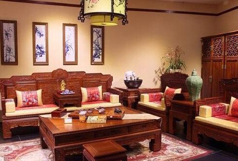 红木|客厅沙发中哪种沙发最实用，听听老师傅分析