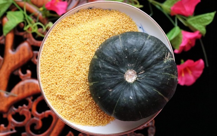 入秋后,南瓜和小米是绝配,我家每周吃2次,越来越有精气神!