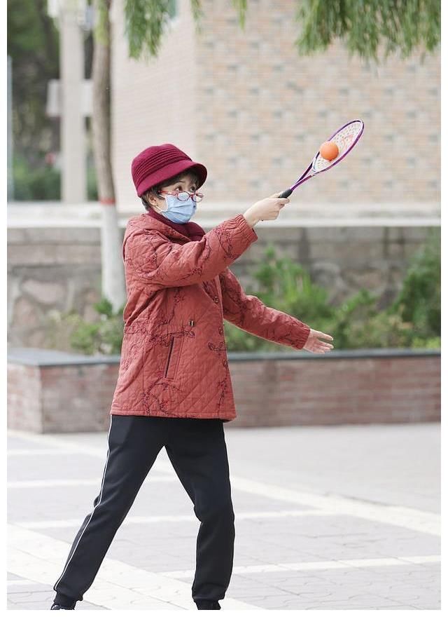 白鹿《奔跑吧》首次体验老年妆 真真假假难辨虚