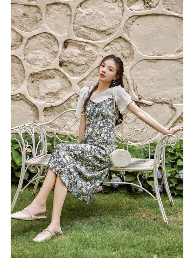 针织衫|“初恋”女友风格怎么穿？白衬衫搭配印花裙甜美俏皮，简直太美了