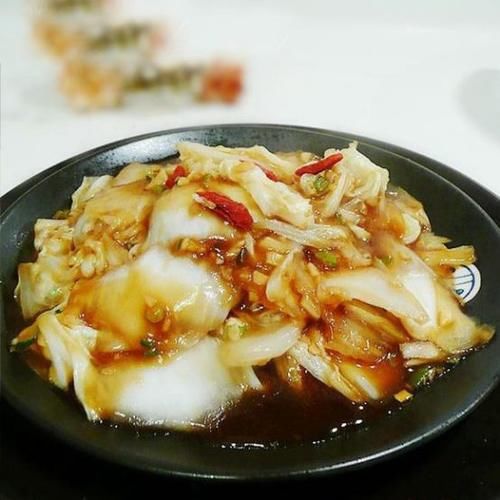 美食优选：水晶盐焗鸡，醋溜白菜，驴打滚，蒜蓉酸辣黄瓜的做法