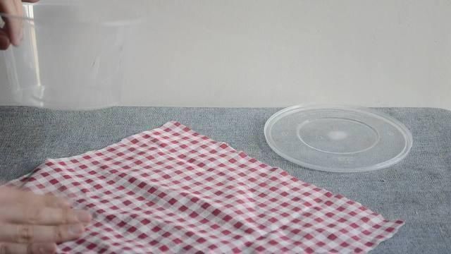 圆形打包盒你还舍得扔掉吗？放在卫生间太有创意了，省钱又实用