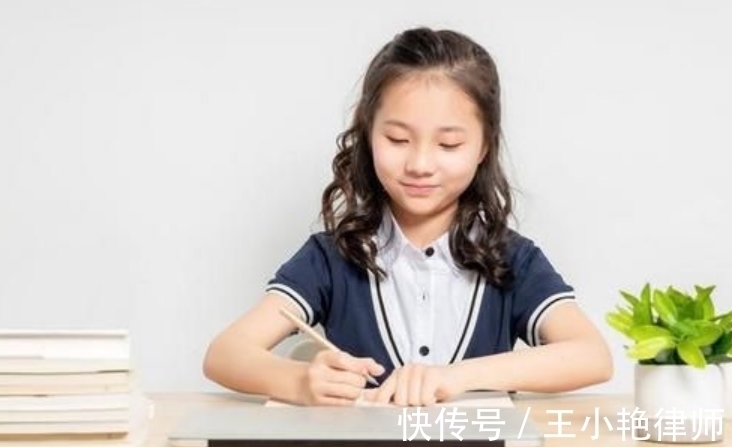 课堂笔记#赵今麦晒校园生活,硬笔书法很惊艳,提醒:规范写作的重要性