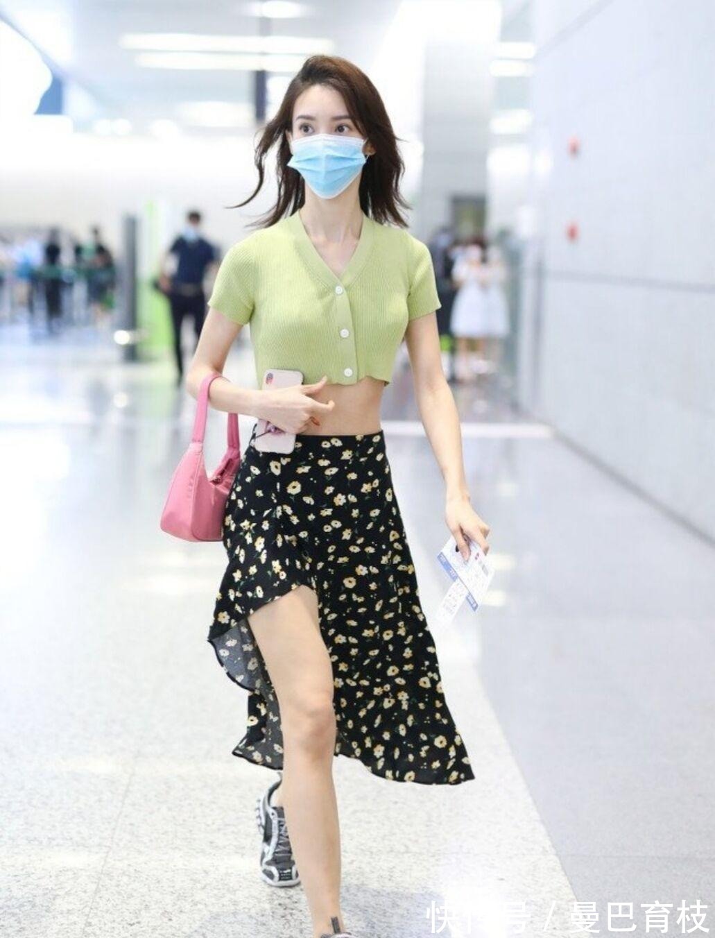 阔腿裤|女人不管多大，都少穿T恤配阔腿裤，今夏流行这样穿，时髦显气质