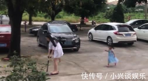 孩子气|“皮得很小姨”抢娃滑板车火了,网友:娃好可爱,好想抱抱她小姨
