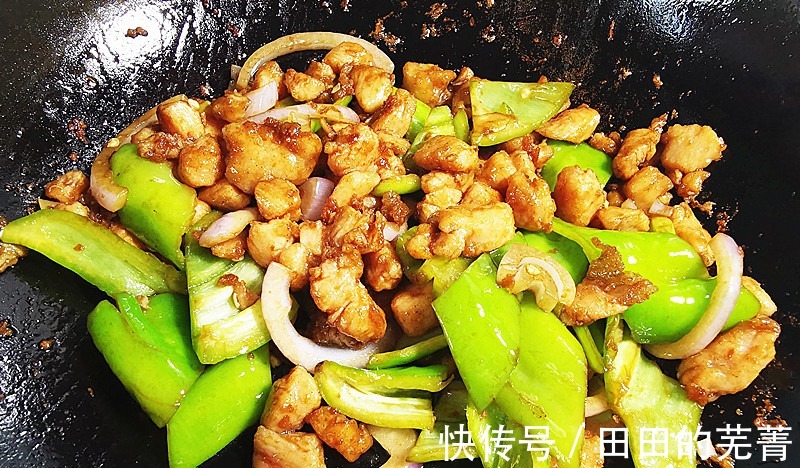 鲜香|夏季多给孩子吃鸡胸肉,低脂高蛋白,上锅一炒,鲜香滑嫩营养高!