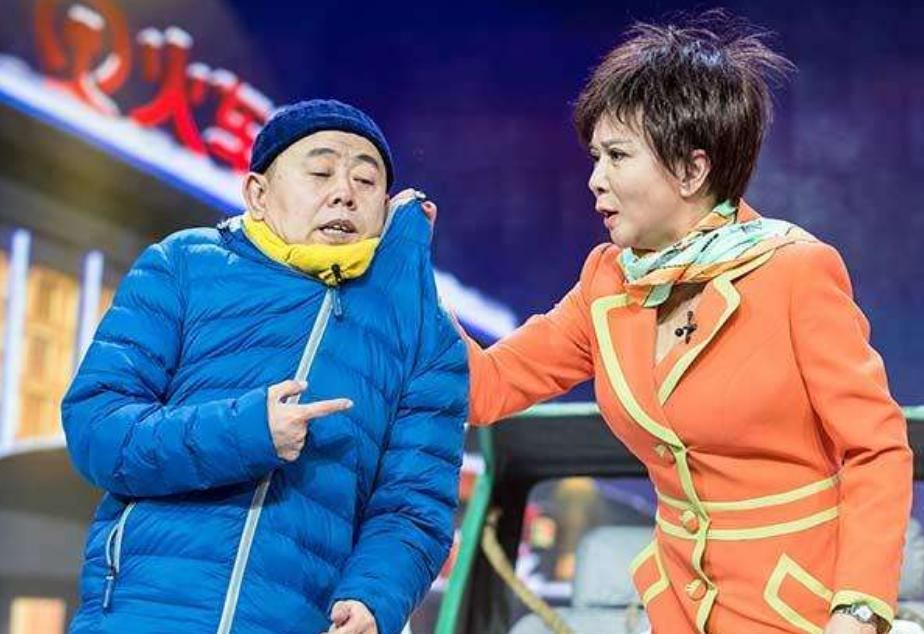 连登27年春晚的蔡明，从万人捧到万人踩背后，经历了什么