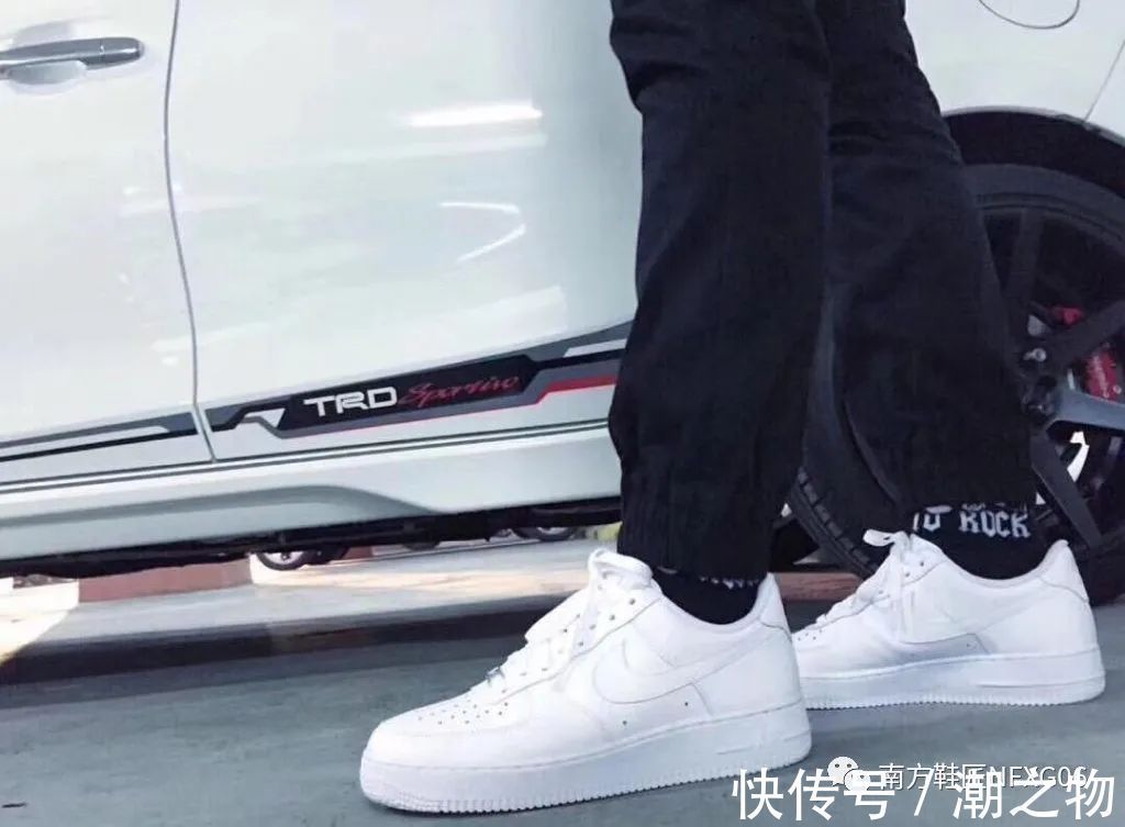 青春岁月|纱衣材质鞋舌，酷似胜利女神装扮！这款Air Force 1 很有创意