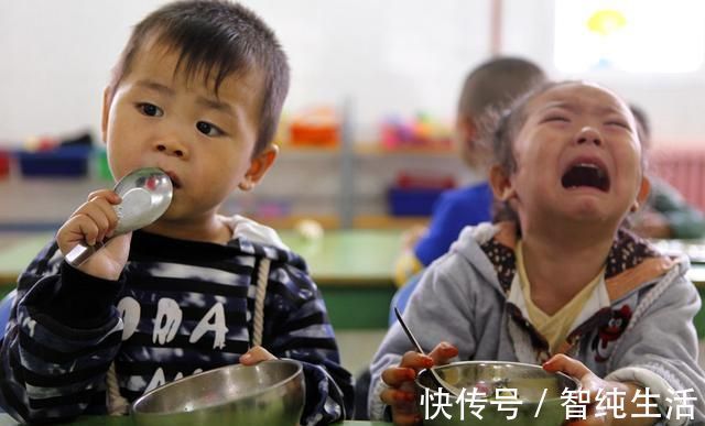 孩子|天冷，娃不想上学怎么办？这娃宝妈让孩子捡垃圾，说到做到值得学