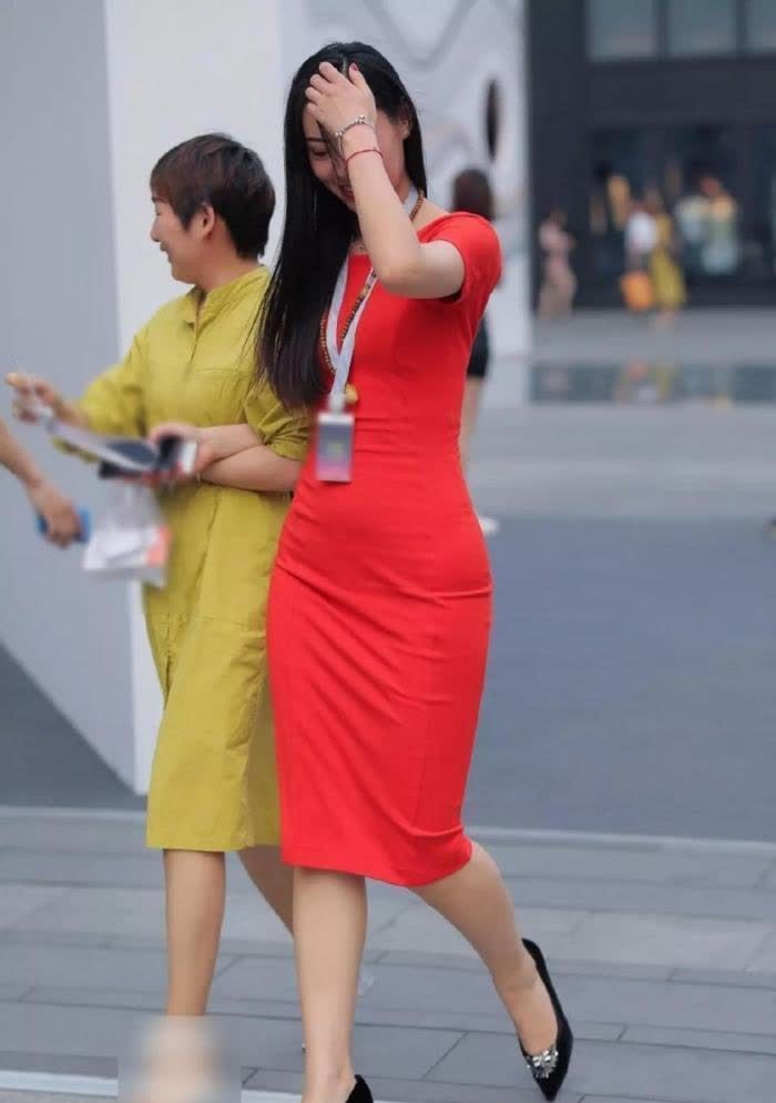 红色 红色的连衣裙, 展现自己的好身材!