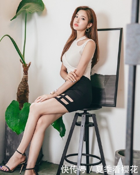 美女|穿正装的美女气质就是优雅,你心动吗