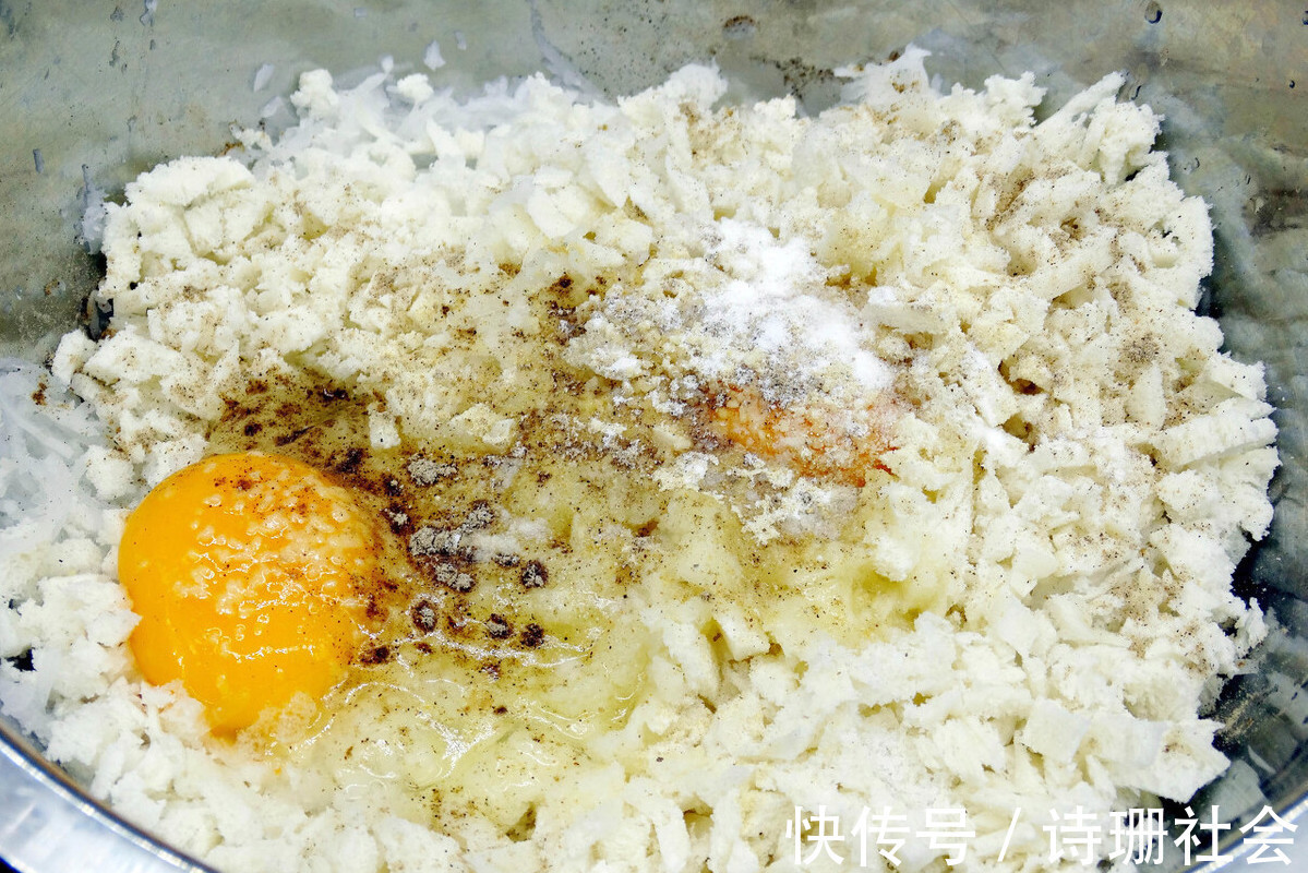 炸丸子|炸萝卜丸子，别再放面粉了，多加这2味料，金黄酥脆，凉了也不硬