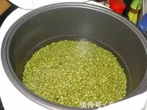 原来炒菜加水都加错了!做菜几十年了,才发现这些秘密
