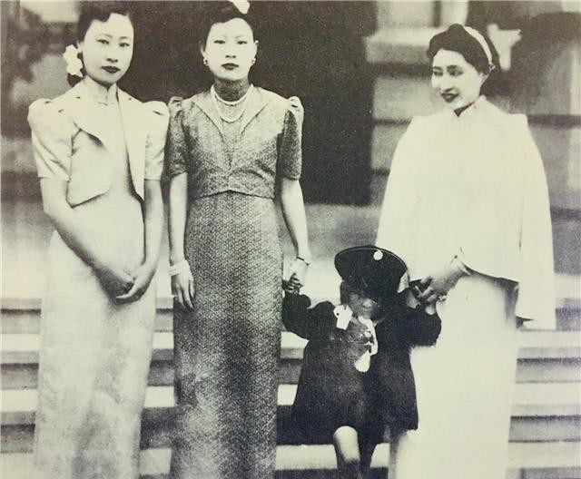 溥仪|只和溥仪相处5年,却让溥仪爱了一生的女子,死后两人合葬