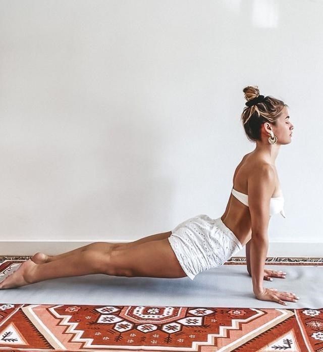 瑜伽|一天10分钟「瑜伽伸展」舒缓肌肉紧绷,视觉上显瘦3公斤!