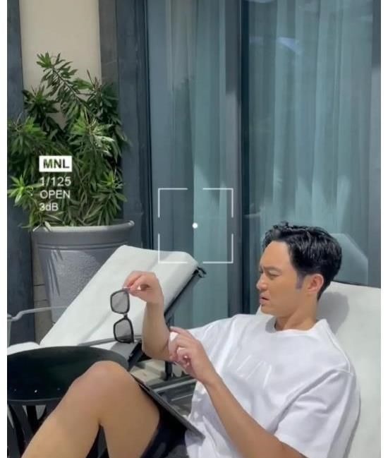 男明星做飯被發(fā)現(xiàn)鍋里空蕩蕩,表現(xiàn)很敷衍連假裝炒菜也懶得假裝