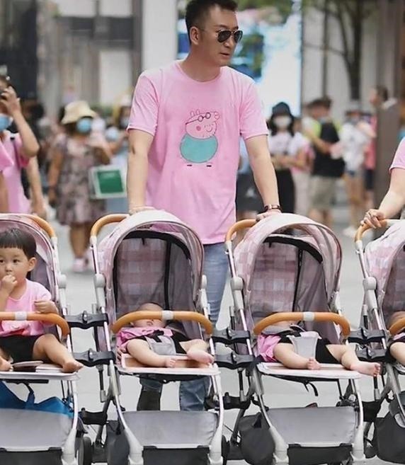 女主人|生下双胞胎姐妹后，又喜得4胞胎兄弟，小两口带娃遛街成风景